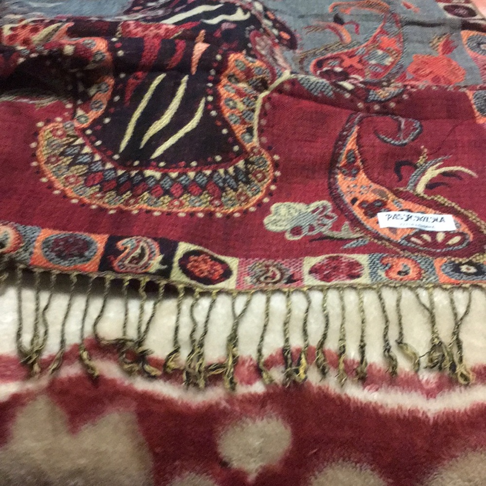 Scarf from India. - Picture 2 of 3